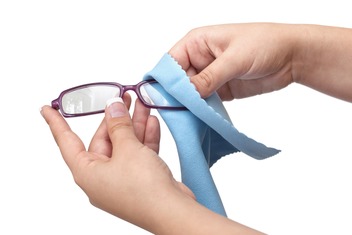 Jak odpowiednio dbać o okulary? Pięć najważniejszych zasad